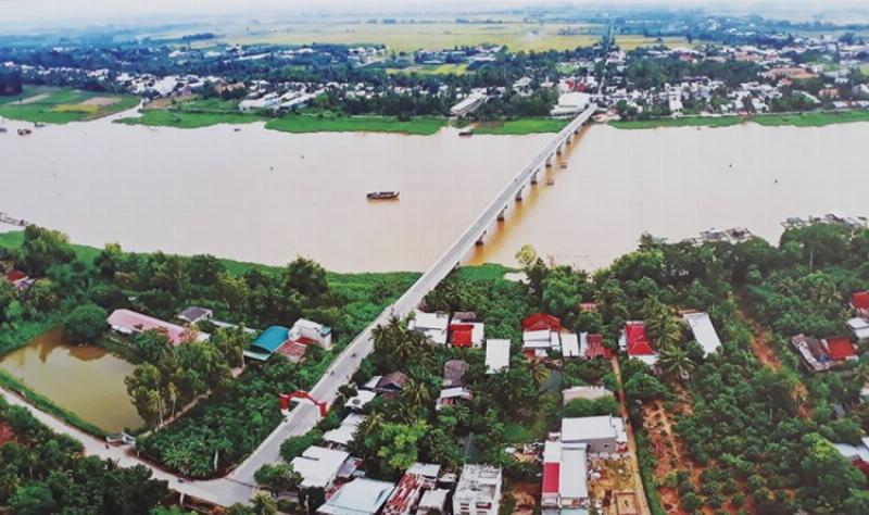 Hinh anh nha tho cu lao gieng voi kien truc phap co kinh va cay xanh bao quanh o an giang